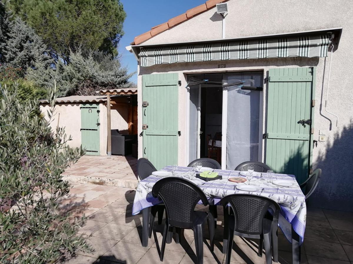 Sous le soleil de Provence Petite maison au calme et très bien équipée de 40m2 avec Wifi -jardin privé-la piscine est commune à la résidence et ouverte du 1er mai au 30 septembre de 09h à 21h,En juillet et aout reservation uniquement du samedi au sam Forcalqueiret Exterior foto