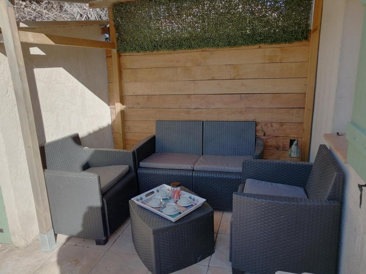 Sous le soleil de Provence Petite maison au calme et très bien équipée de 40m2 avec Wifi -jardin privé-la piscine est commune à la résidence et ouverte du 1er mai au 30 septembre de 09h à 21h,En juillet et aout reservation uniquement du samedi au sam Forcalqueiret Exterior foto