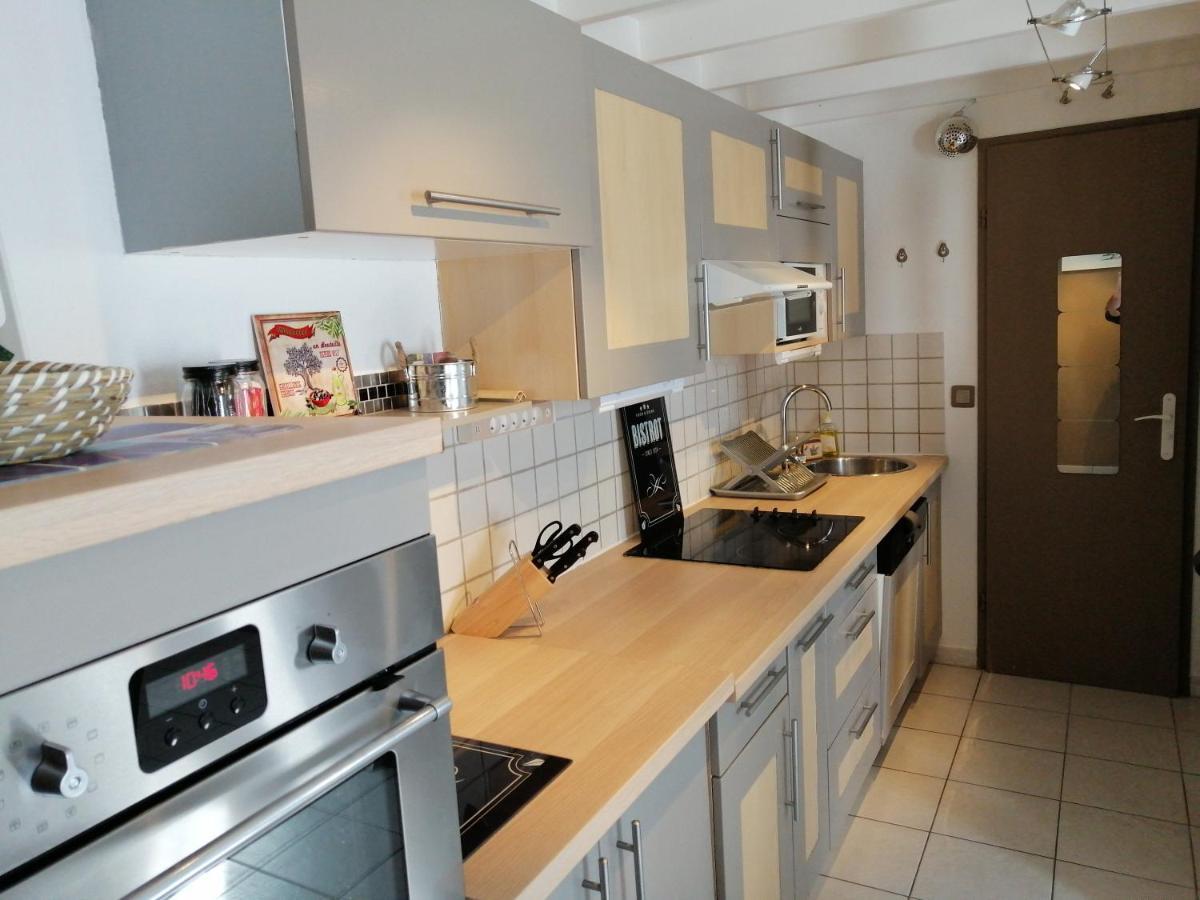 Sous le soleil de Provence Petite maison au calme et très bien équipée de 40m2 avec Wifi -jardin privé-la piscine est commune à la résidence et ouverte du 1er mai au 30 septembre de 09h à 21h,En juillet et aout reservation uniquement du samedi au sam Forcalqueiret Exterior foto